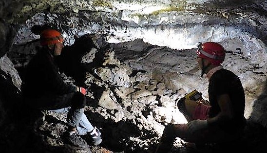 Asientos en la cueva